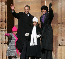 people-politico-obama-family-nov-2011